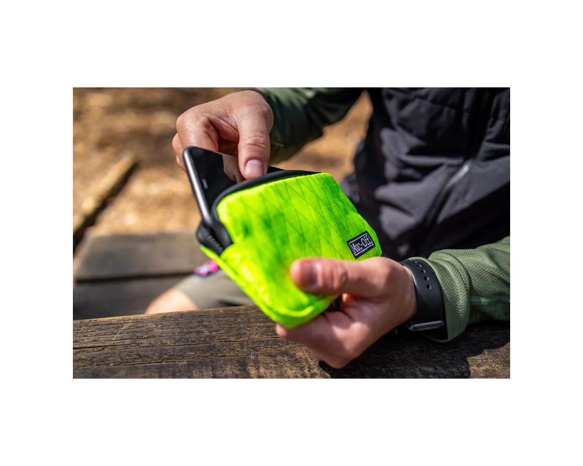 Muc-Off Essentials Case (Hi-Vis Yellow) - view 4